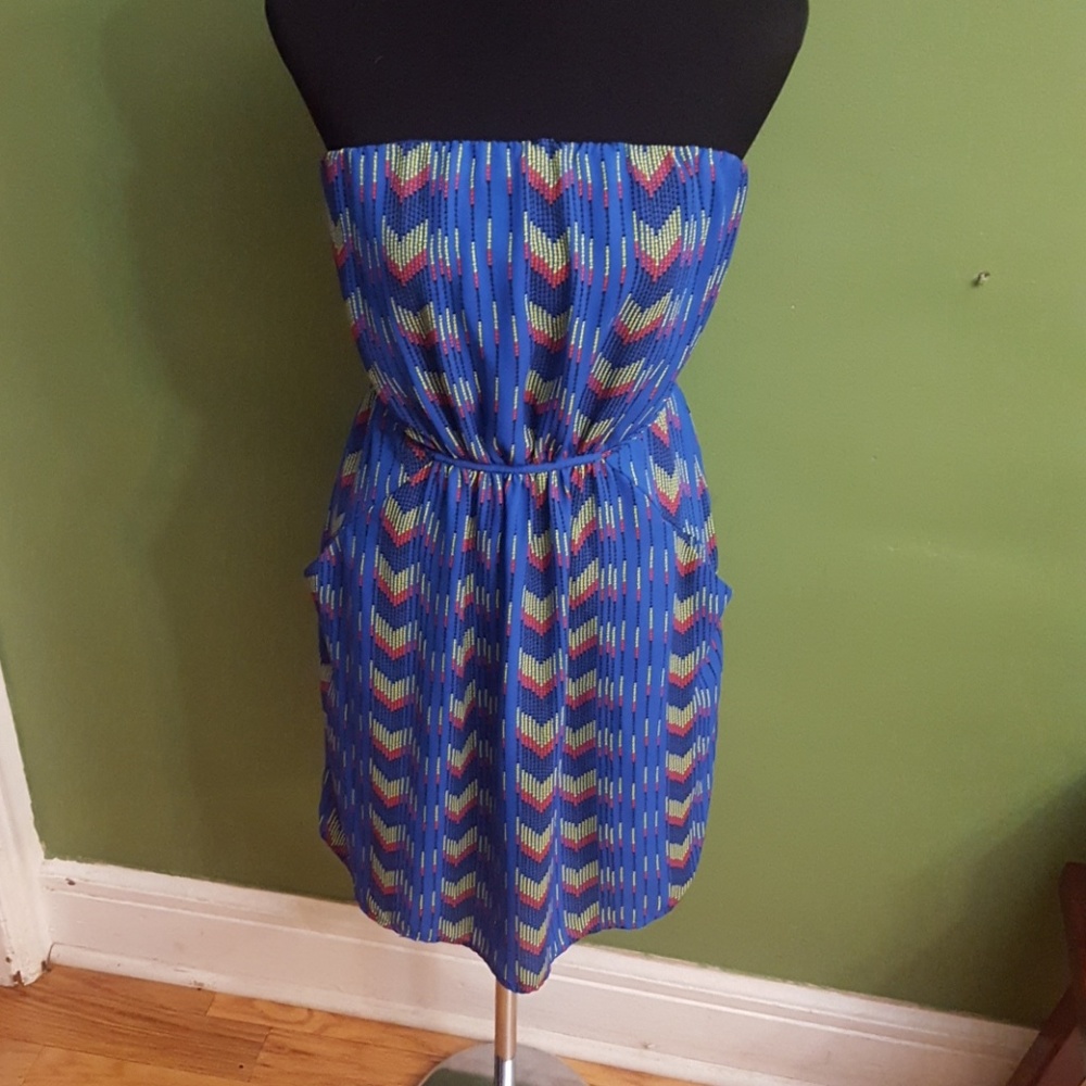 Geometric print strapless dress